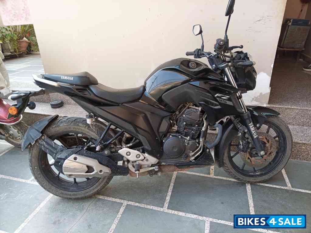 Yamaha FZ25
