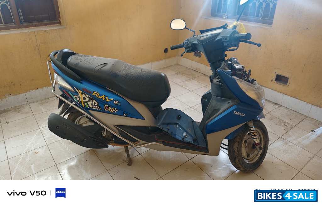 Blue Yamaha Ray
