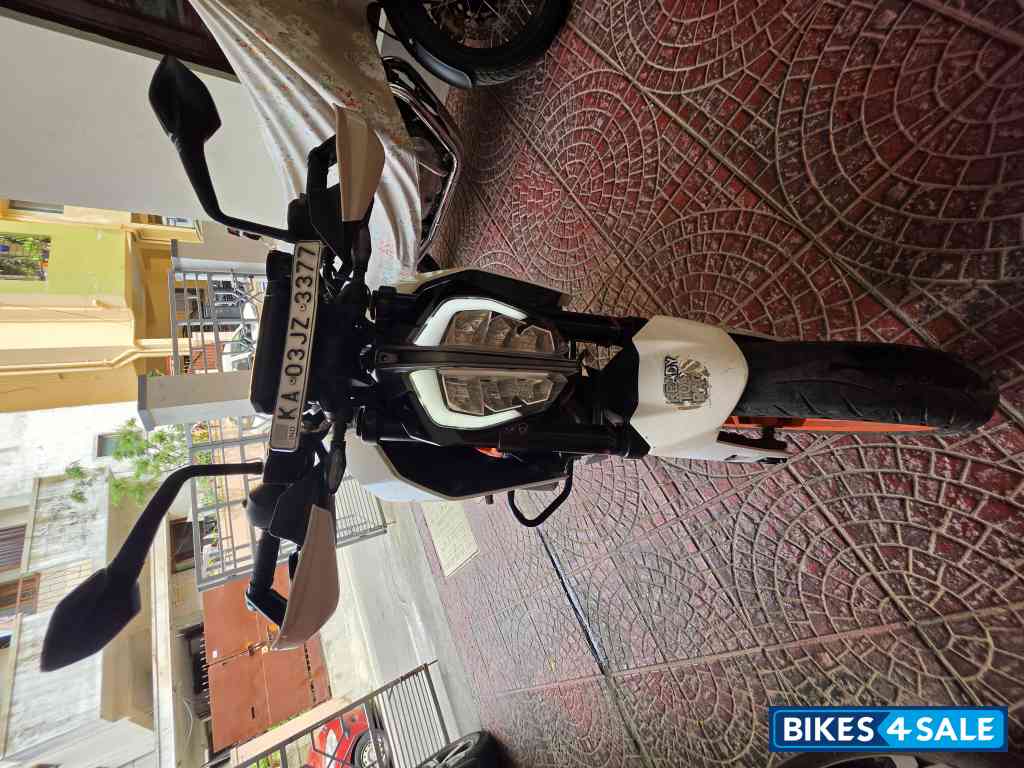 White KTM Duke 390 White KTM Duke 390