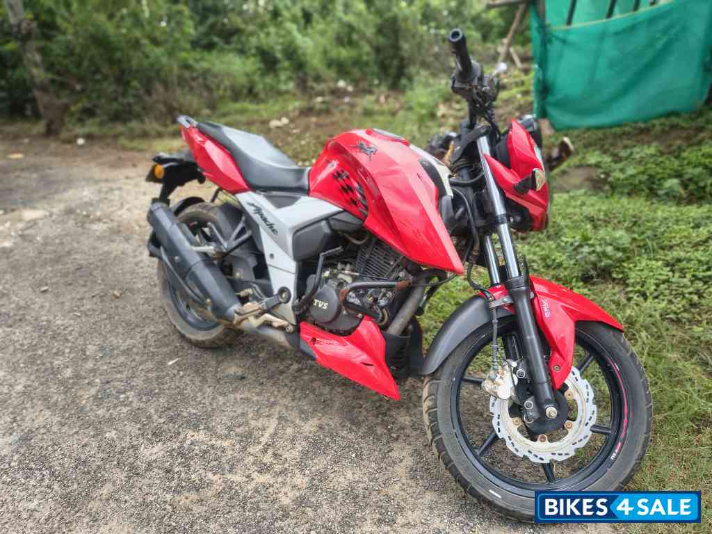 Red TVS Apache RTR 160 4V