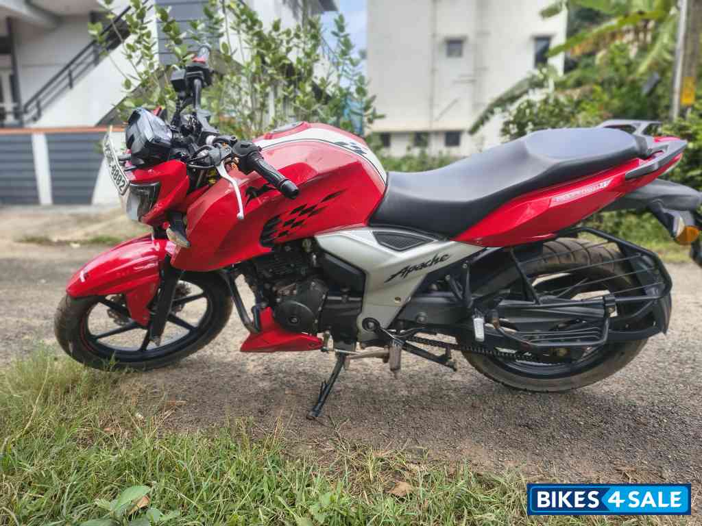 Red TVS Apache RTR 160 4V