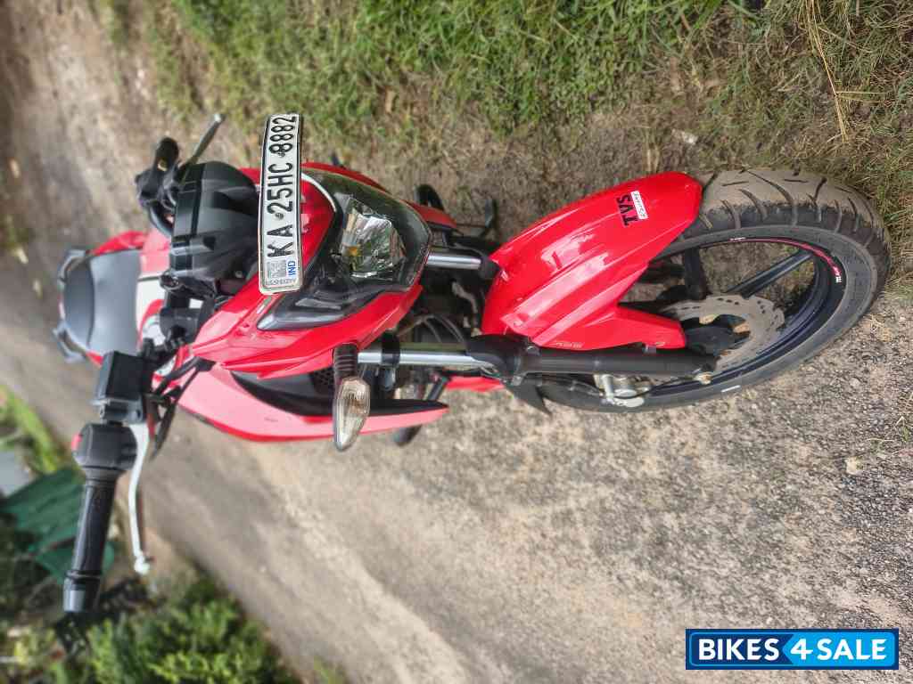 Red TVS Apache RTR 160 4V
