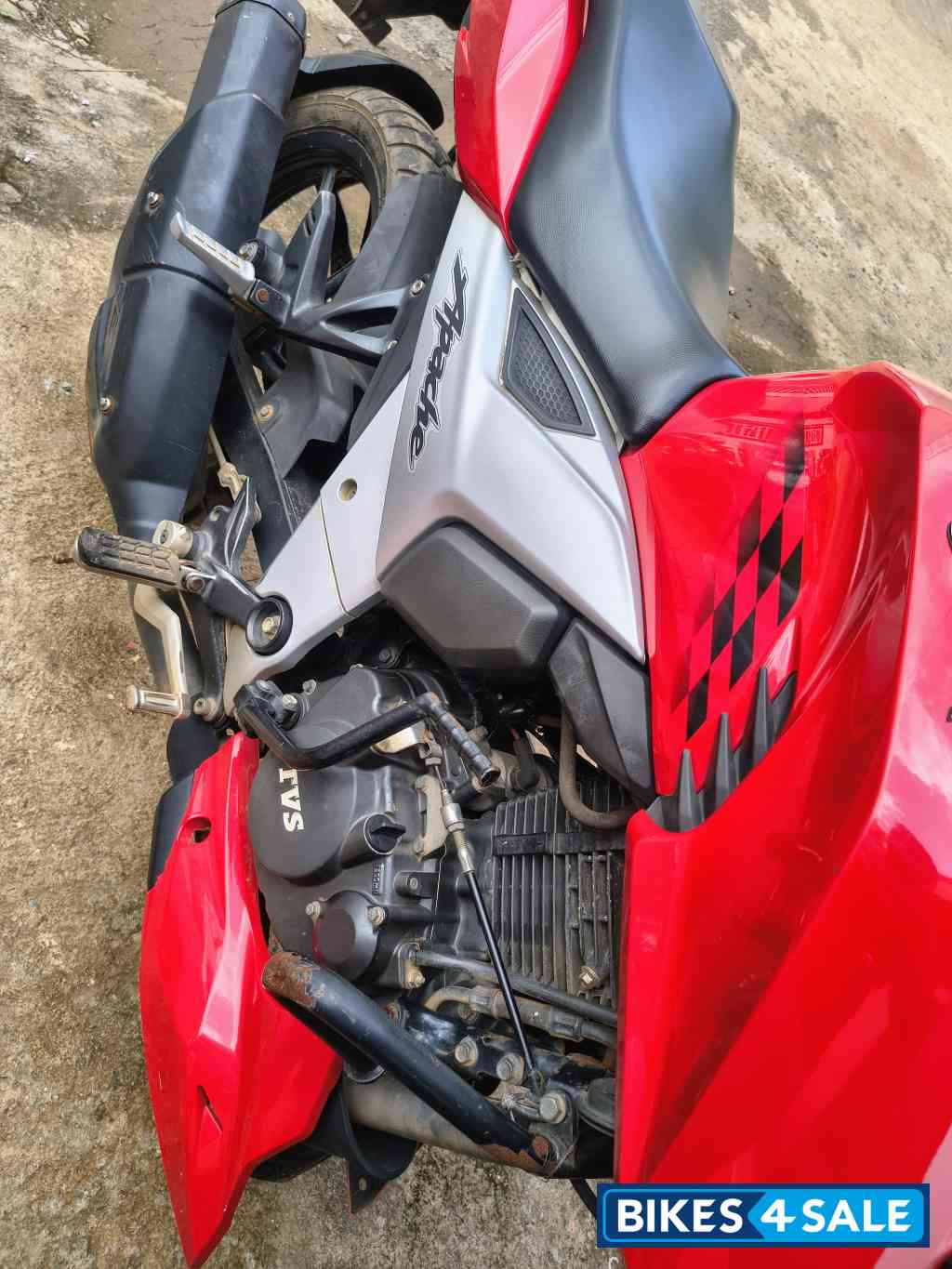 Red TVS Apache RTR 160 4V