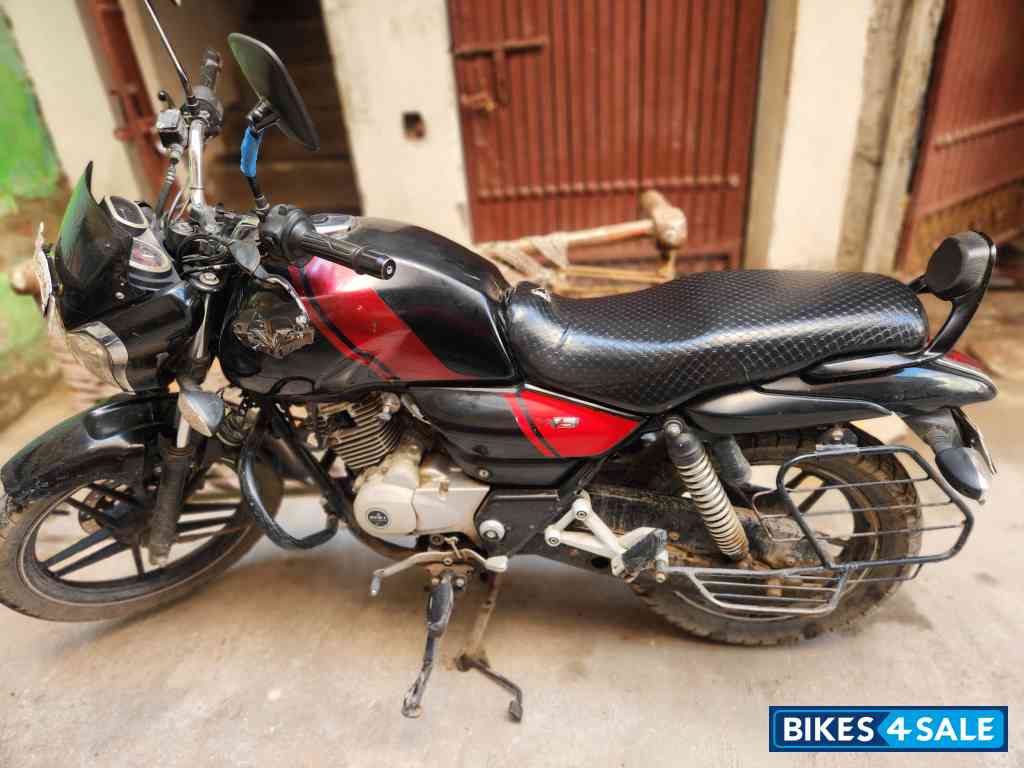 Bajaj V15