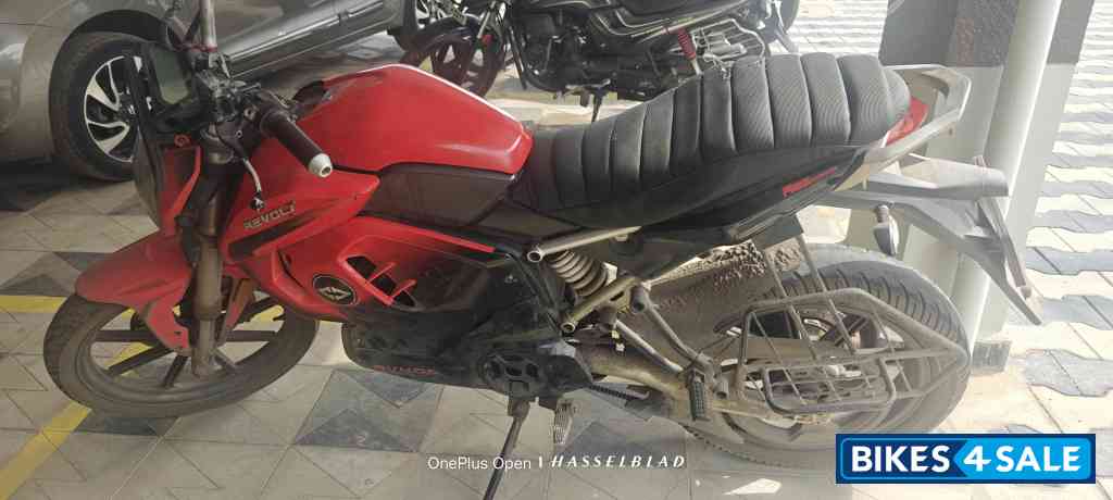 Red Revolt RV 400