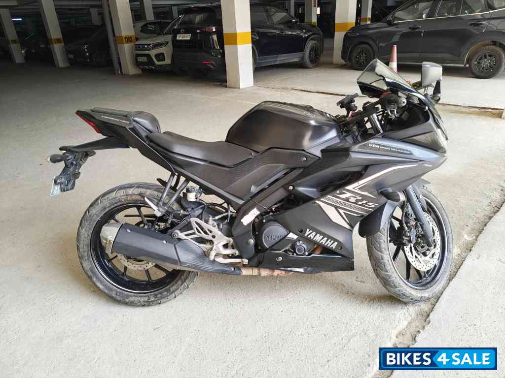Matt Black Yamaha YZF R15 V3 BS6
