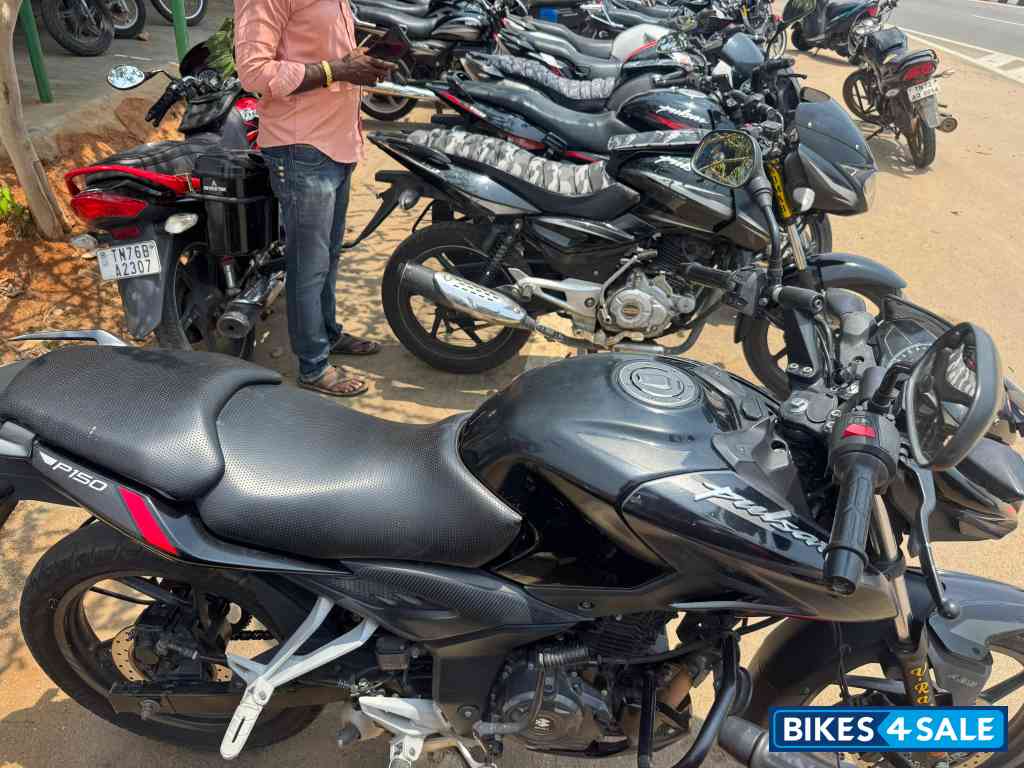 Bajaj Pulsar P150 Twin Disc Split Seat