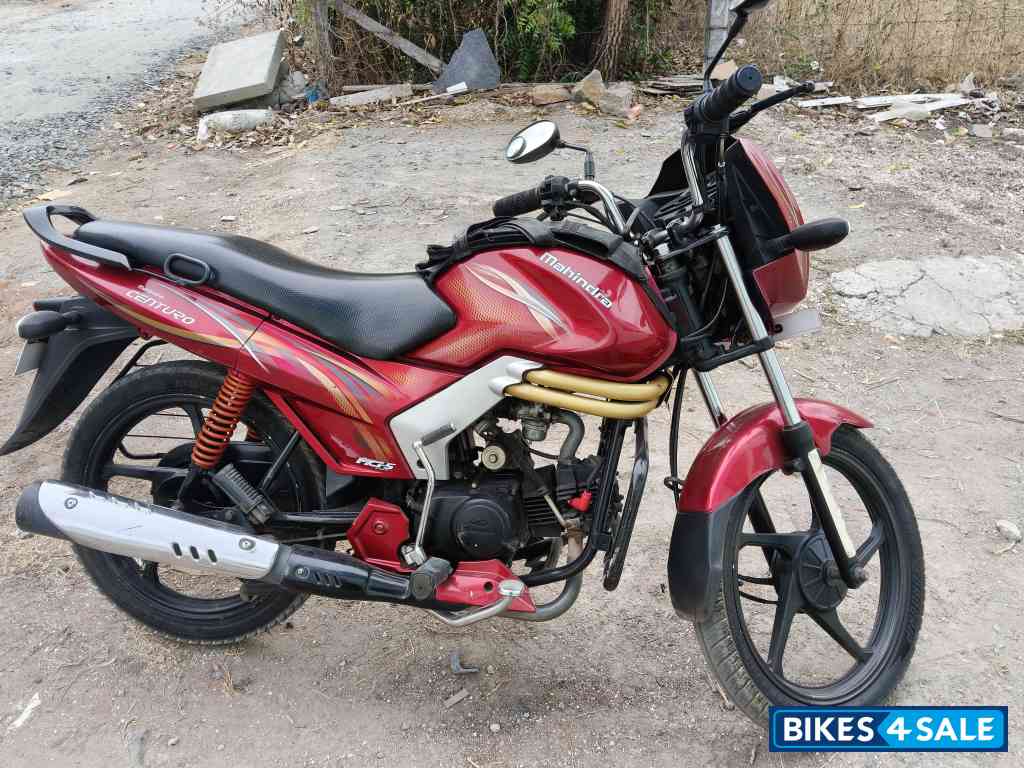 Red Mahindra Centuro Red Mahindra Centuro
