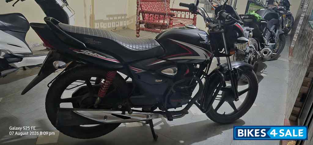 Black Honda CB Shine