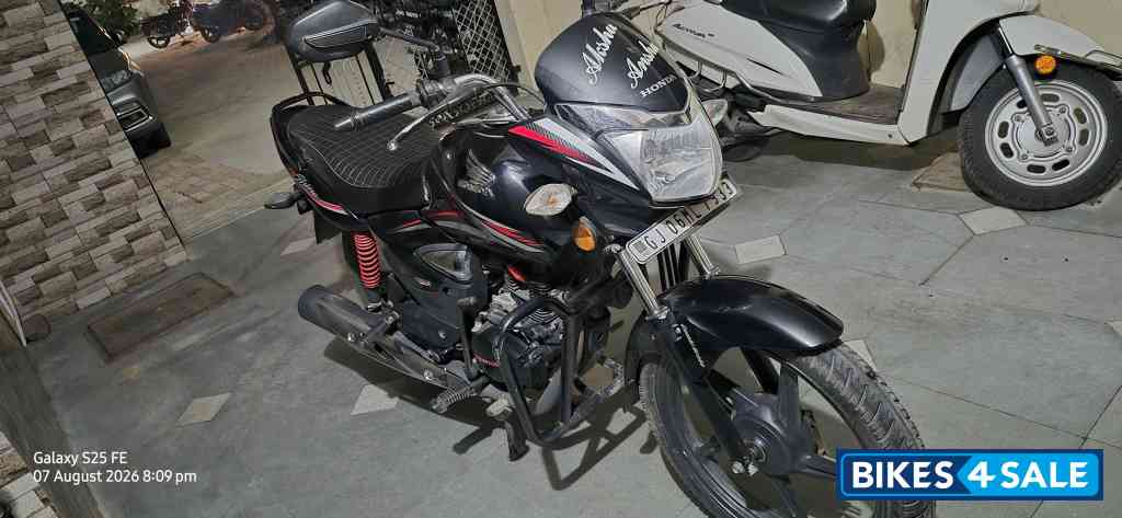 Black Honda CB Shine