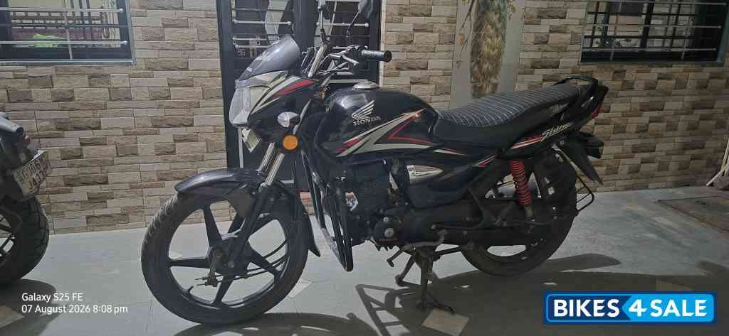 Black Honda CB Shine