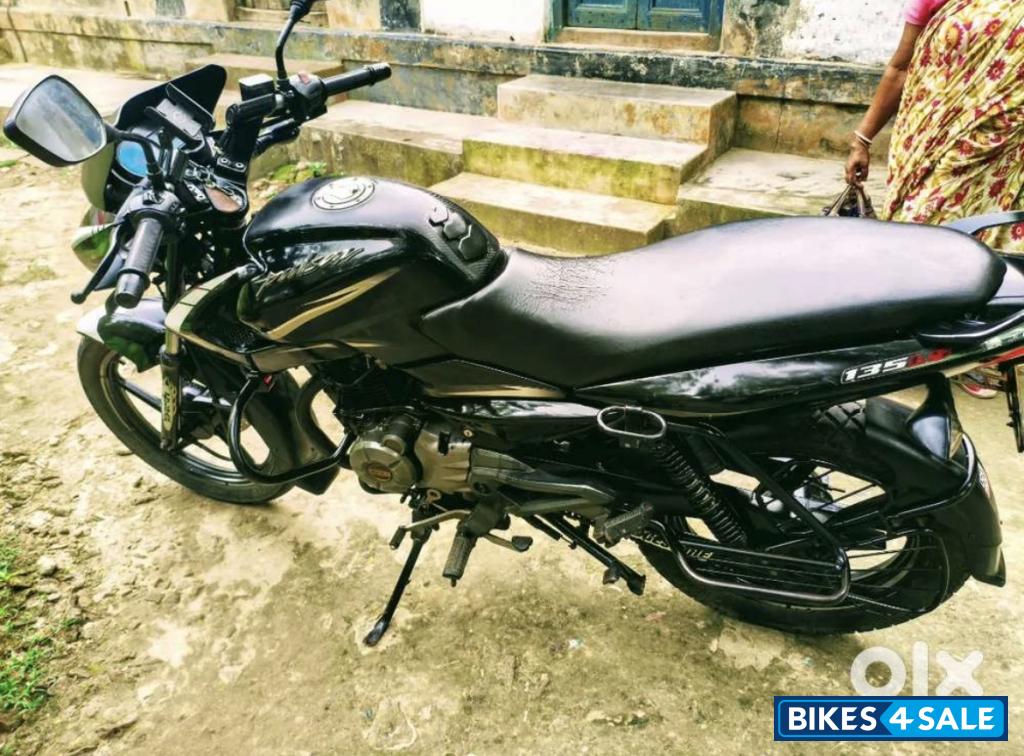 Ebony Black Bajaj Pulsar 135LS Ebony Black Bajaj Pulsar 135LS