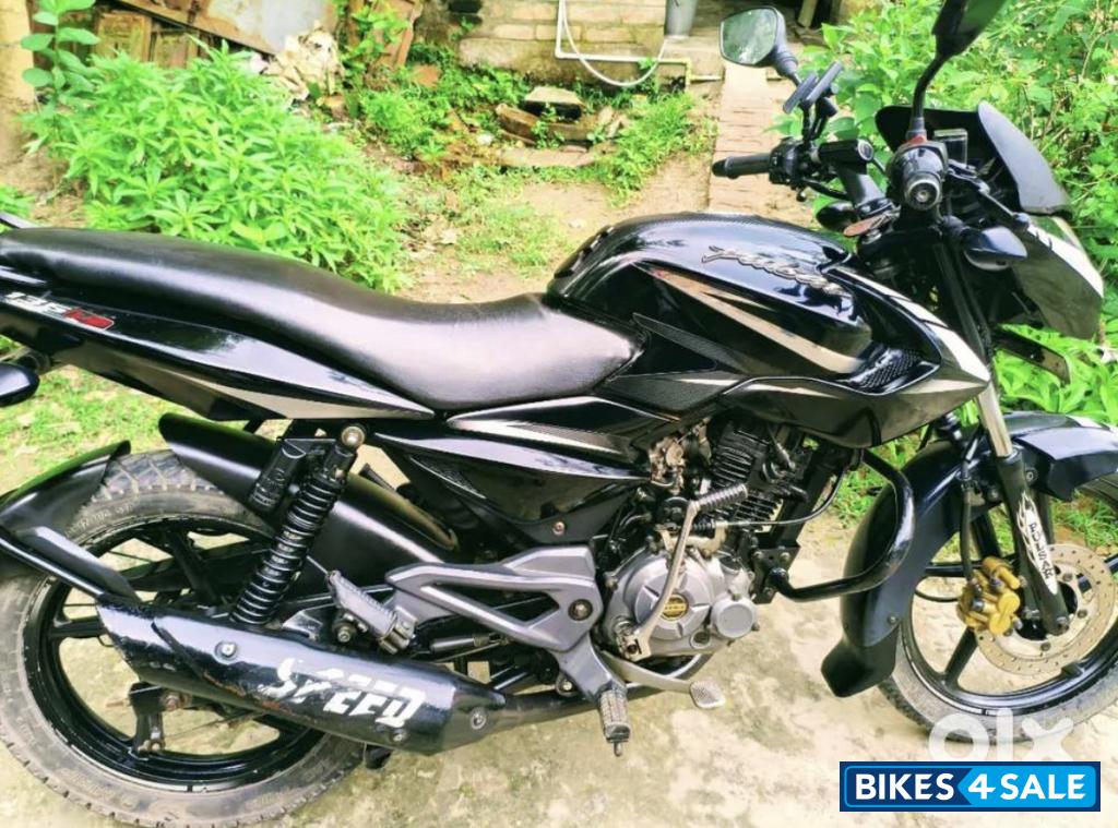 Ebony Black Bajaj Pulsar 135LS Ebony Black Bajaj Pulsar 135LS