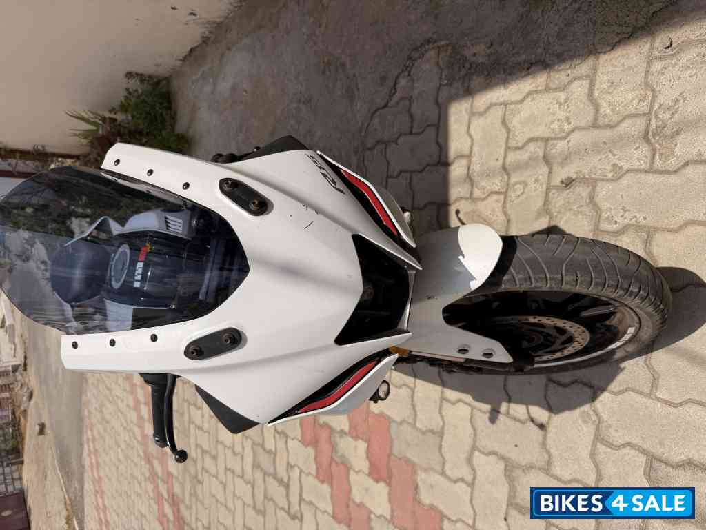 Yamaha R15 V4