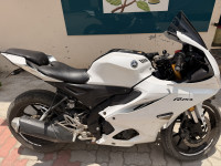 Yamaha R15 V4