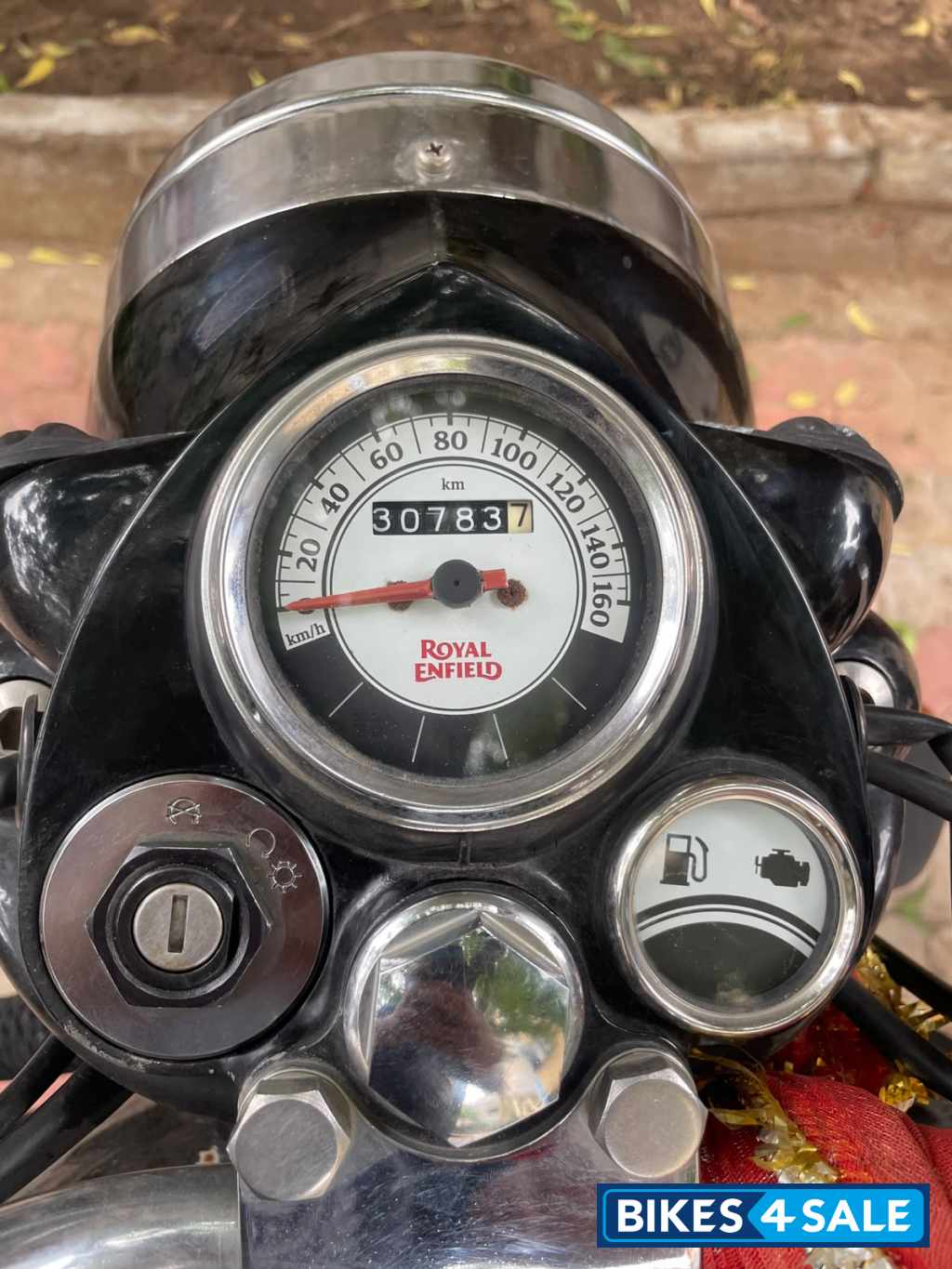 Glossy Black Royal Enfield Classic 350 BS VI