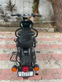Glossy Black Royal Enfield Classic 350 BS VI