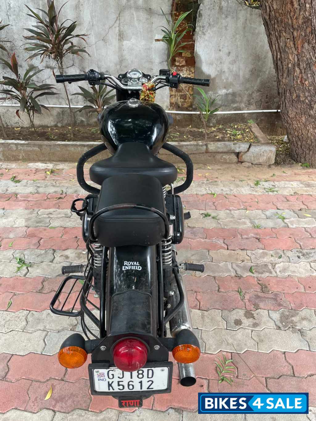 Glossy Black Royal Enfield Classic 350 BS VI Glossy Black Royal Enfield Classic 350 BS VI
