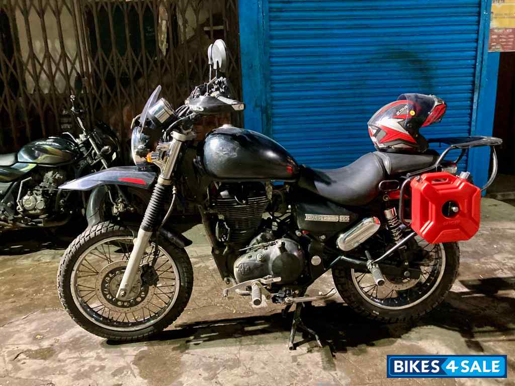 Black Royal Enfield Thunderbird 500