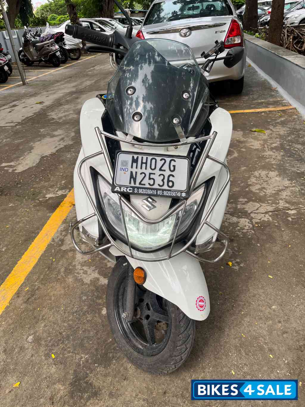 White Suzuki Burgman Street BS6 White Suzuki Burgman Street BS6