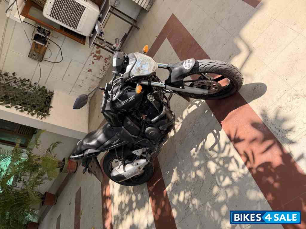 Black Yamaha FZ16