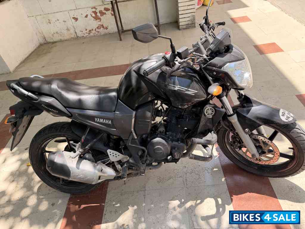 Black Yamaha FZ16