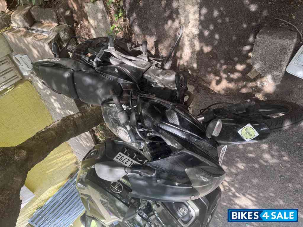 Bajaj Pulsar 220F