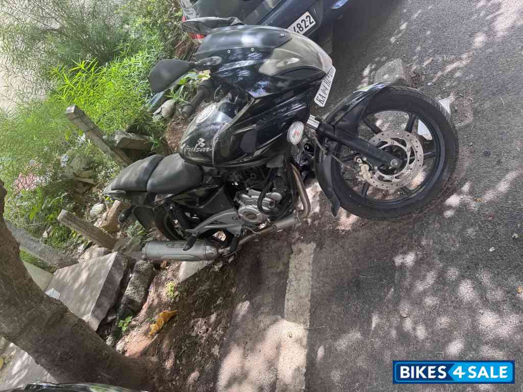 Bajaj Pulsar 220F