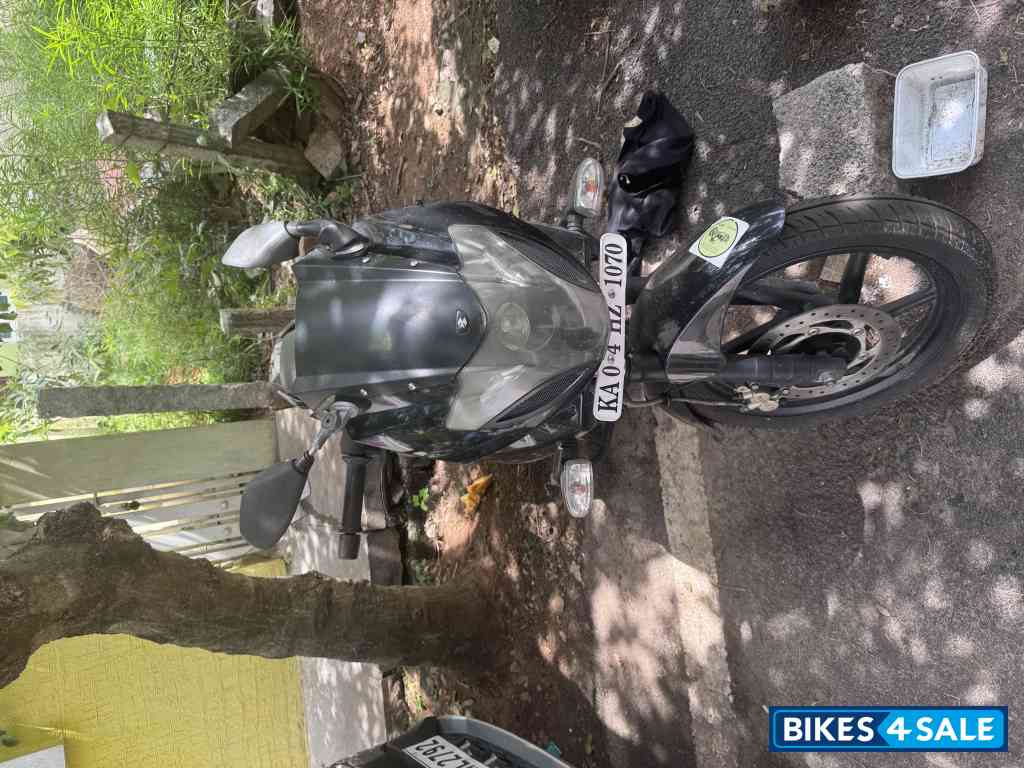 Bajaj Pulsar 220F