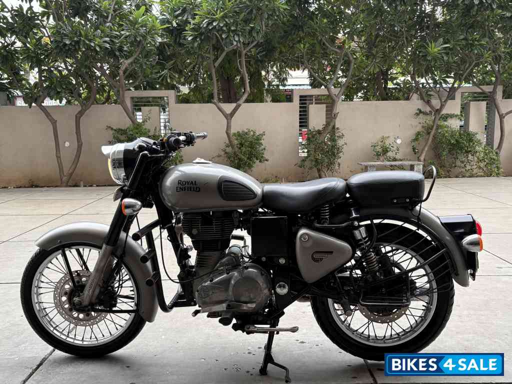 Royal Enfield Classic Gunmetal Grey Royal Enfield Classic Gunmetal Grey