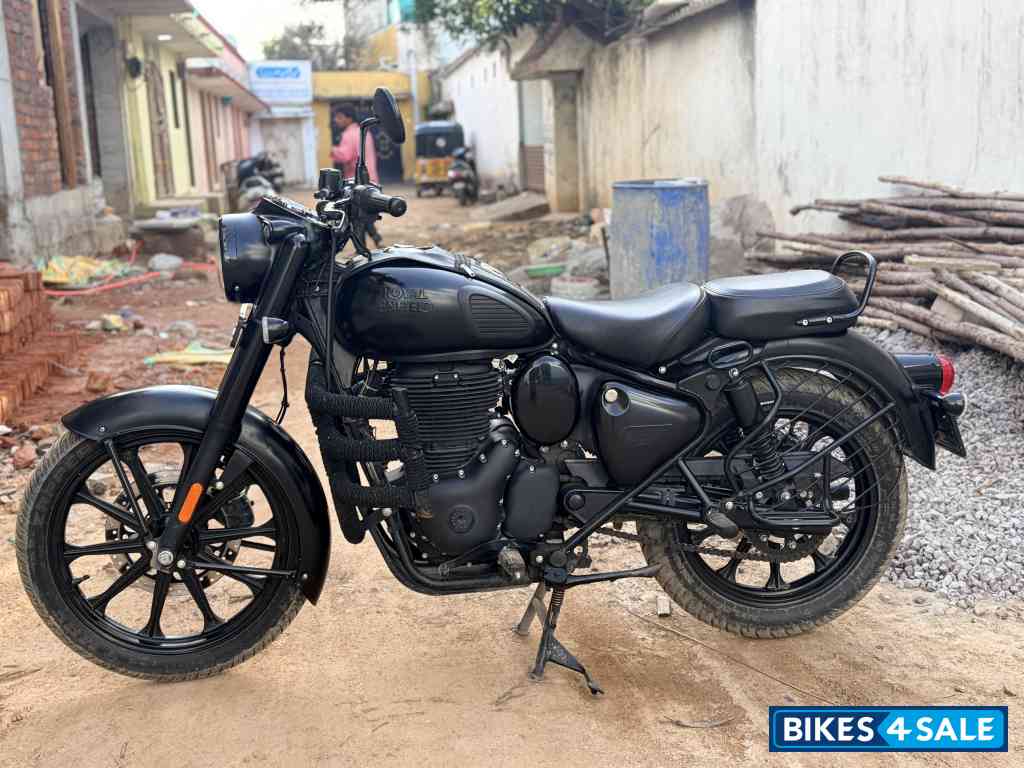 Royal Enfield Classic Stealth Black