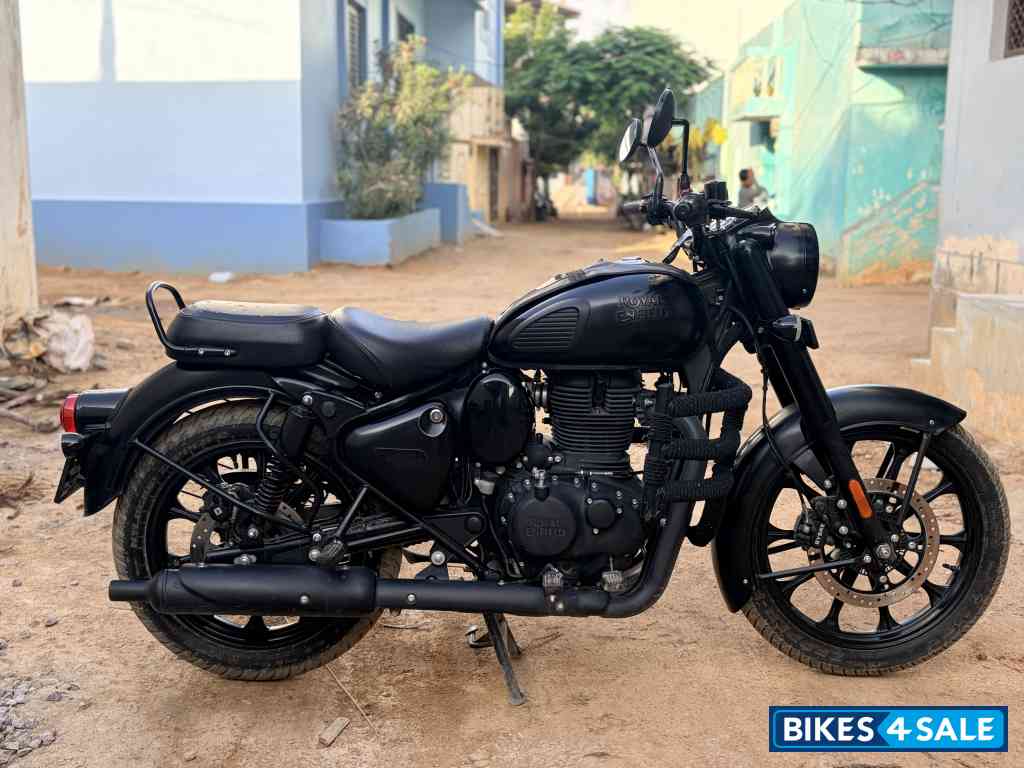 Royal Enfield Classic Stealth Black