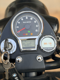 Royal Enfield Classic Stealth Black