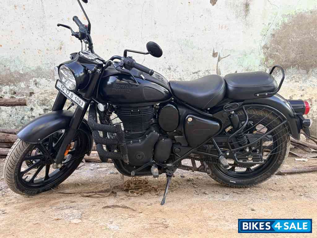 Royal Enfield Classic Stealth Black