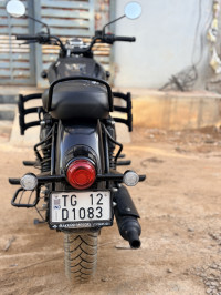Royal Enfield Classic Stealth Black