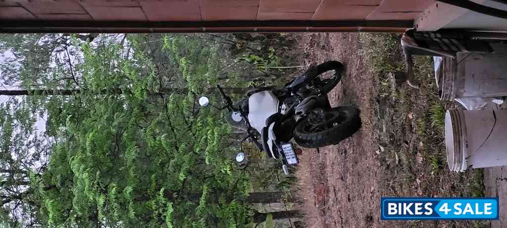 Kamet White Royal Enfield Himalayan 450