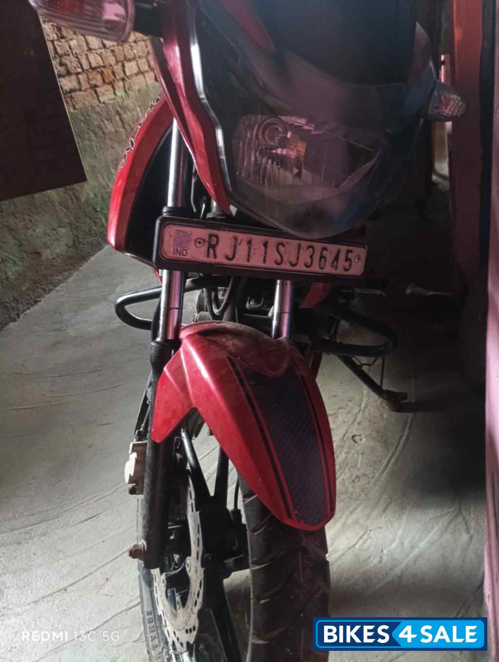 Red TVS Apache RTR 160