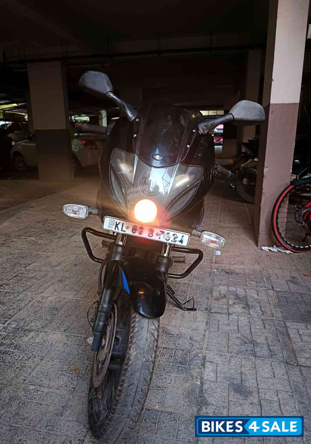 Bajaj Pulsar 220F