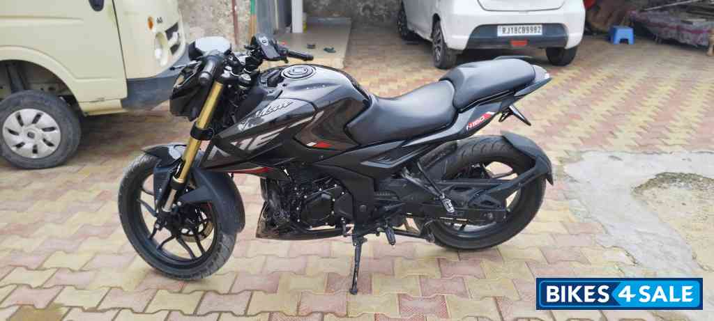 Black Bajaj Pulsar N160 Dual Channel ABS
