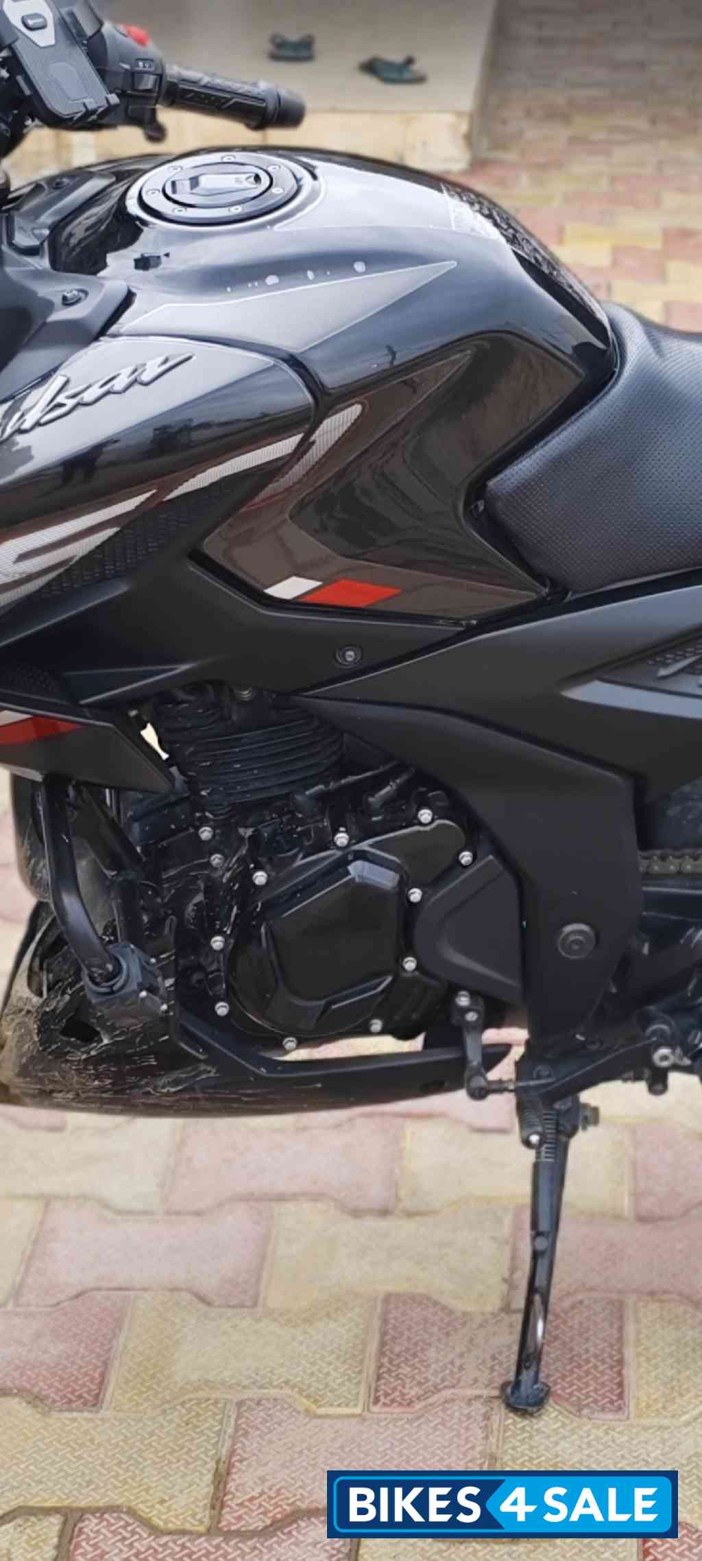 Black Bajaj Pulsar N160 Dual Channel ABS Black Bajaj Pulsar N160 Dual Channel ABS