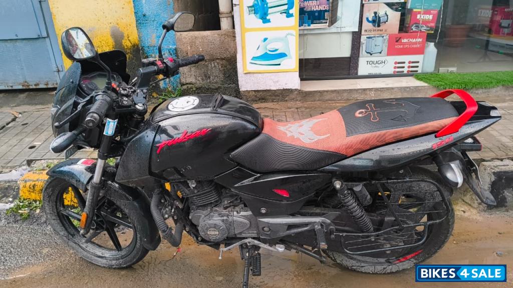 Red/black Bajaj Pulsar 150 Neon Red/black Bajaj Pulsar 150 Neon