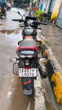 Red/black Bajaj Pulsar 150 Neon