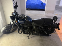 Yezdi Roadster Dark 2022 Model