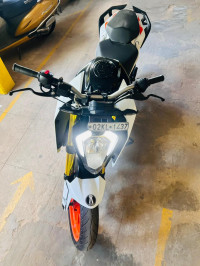 Black & White KTM Duke 200
