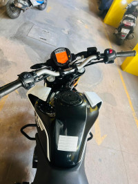 Black & White KTM Duke 200