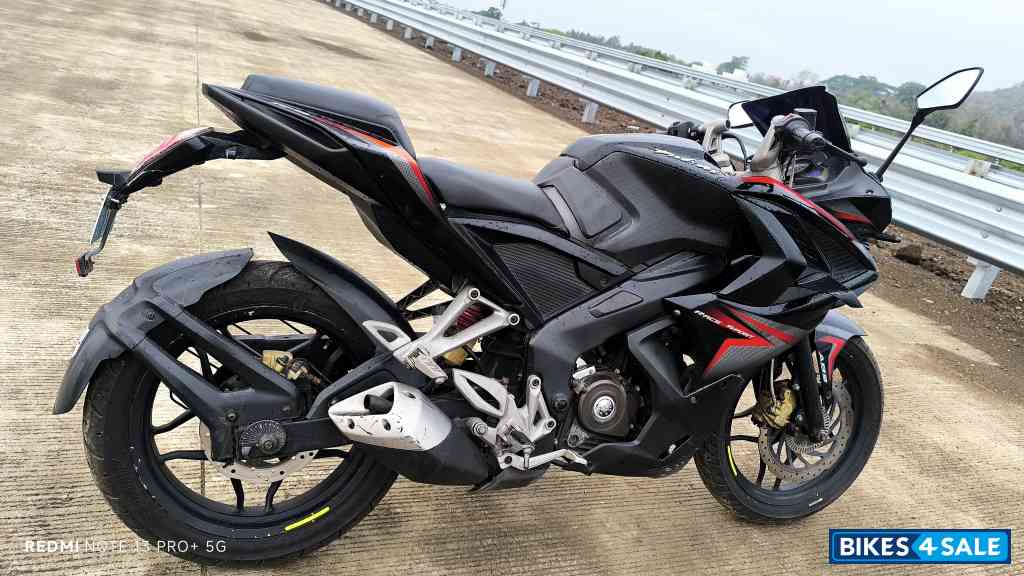 Bajaj Pulsar RS 200 ABS
