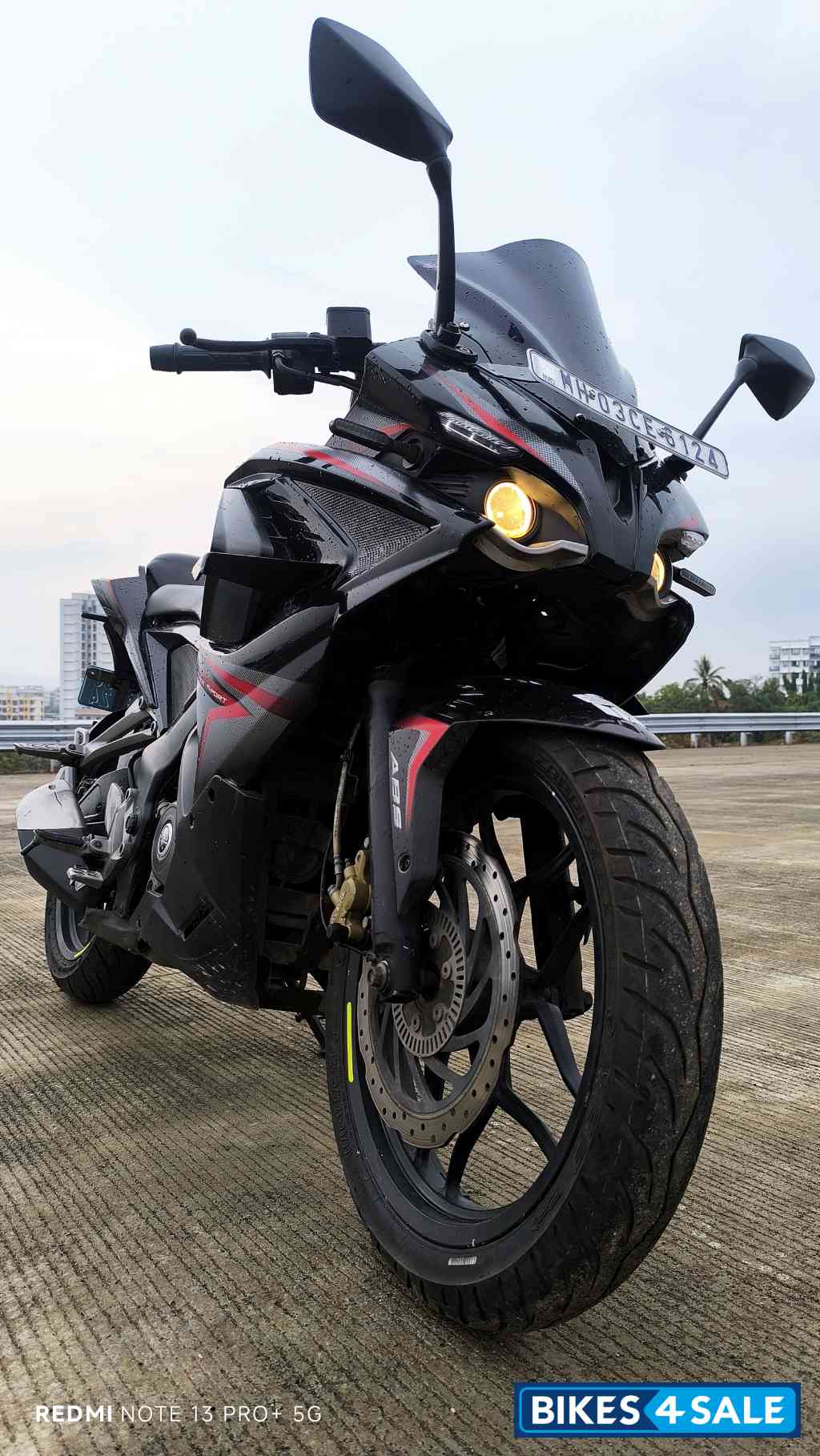 Bajaj Pulsar RS 200 ABS