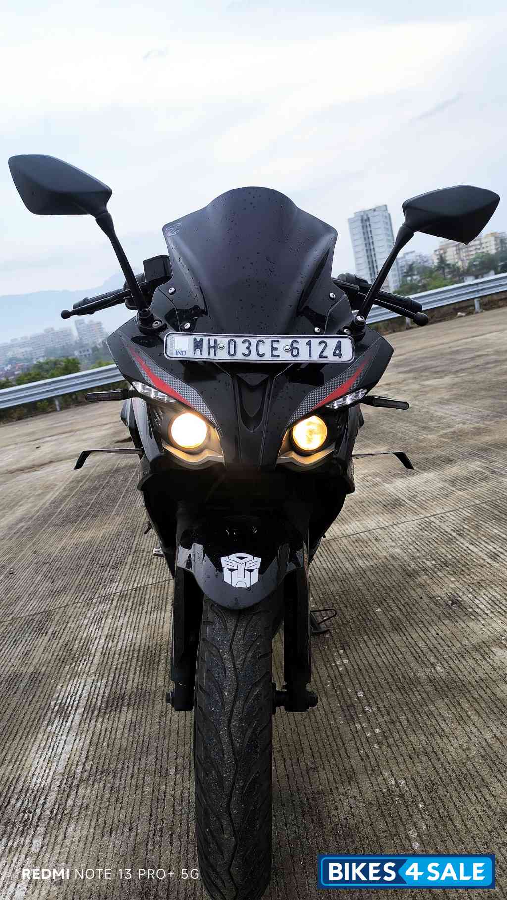 Bajaj Pulsar RS 200 ABS