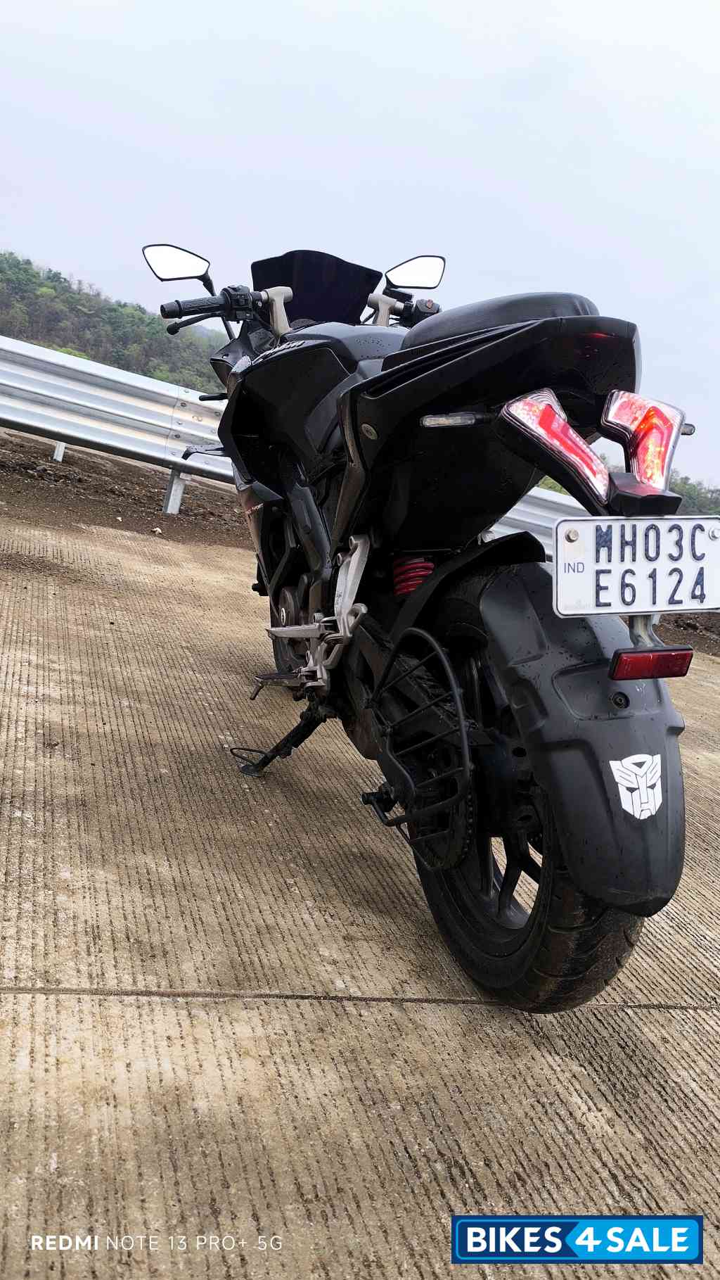 Bajaj Pulsar RS 200 ABS