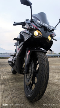 Bajaj Pulsar RS 200 ABS